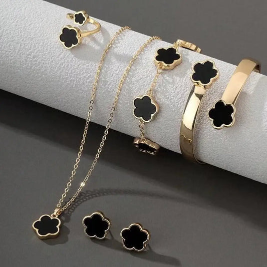 Elegant Five-Leaf Clover Pendant Jewelry Set